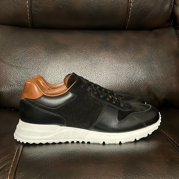 Louis Vuitton logo monogram suede leather run away sneakers NWB - Picture 4 of 9